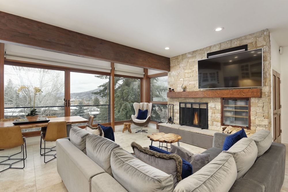 Durant Condominiums by Frias