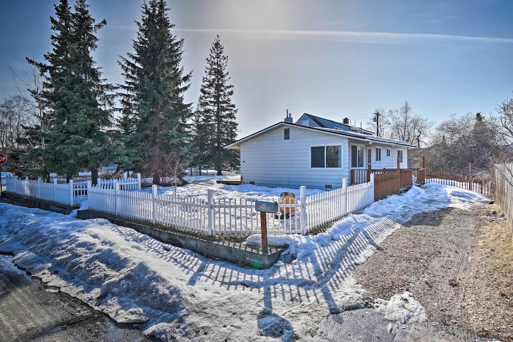 Relaxing Anchorage Home ~ 1 Mi to Downtown! view 2