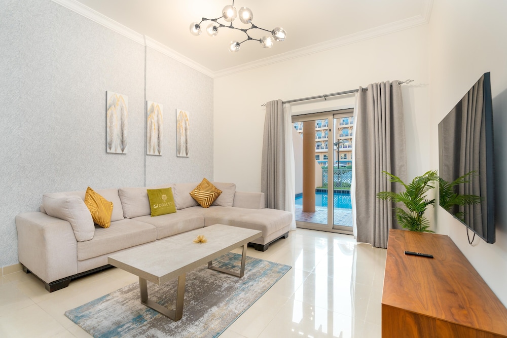GLOBALSTAY. Private Pool Villas and Townhomes