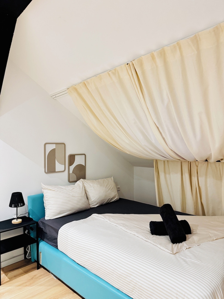 Comfortable 5 BR Apt near Schonbrunn