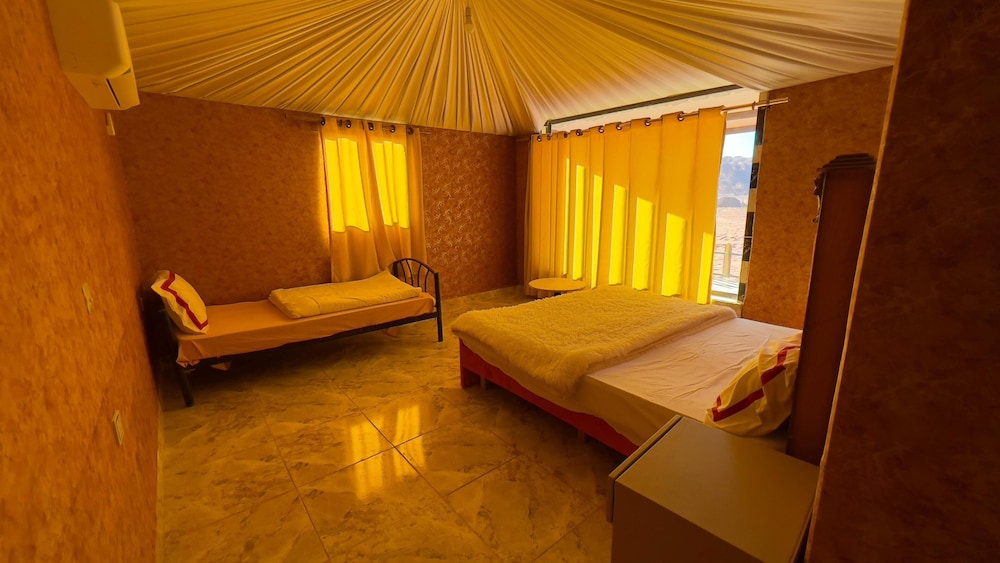 Room-wadi RUM Guide, Camp & Tour