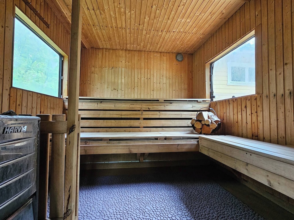 Cottage , Private Sauna for 8 People , 1000m² Garden