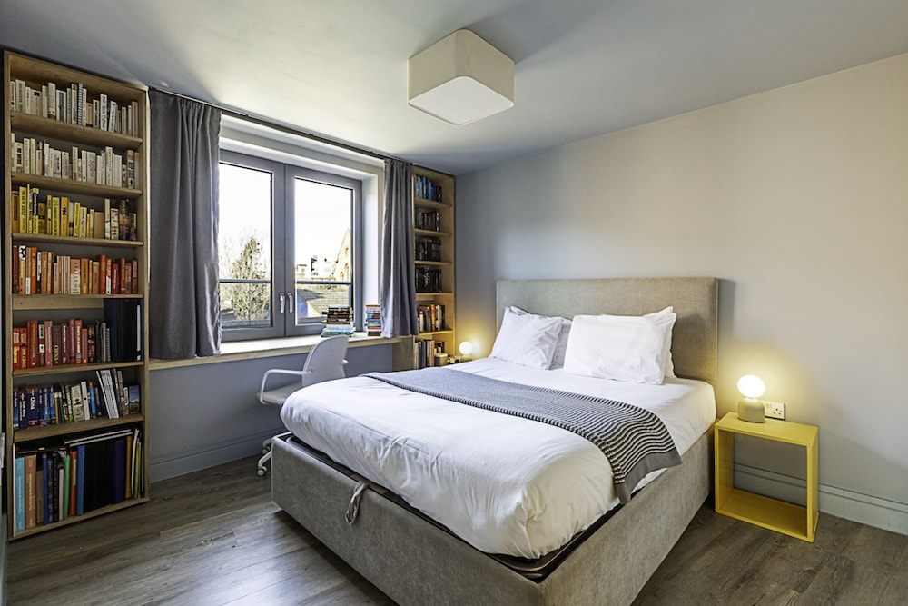 Bermondsey Bliss: Views, Comfort, and City Access!