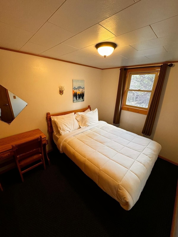 Lone Eagle Lodge - Property Image 40