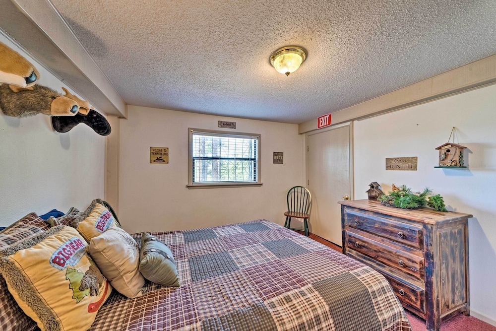 Ruidoso Home w/ Private Wet Bar & Pool Table view 5
