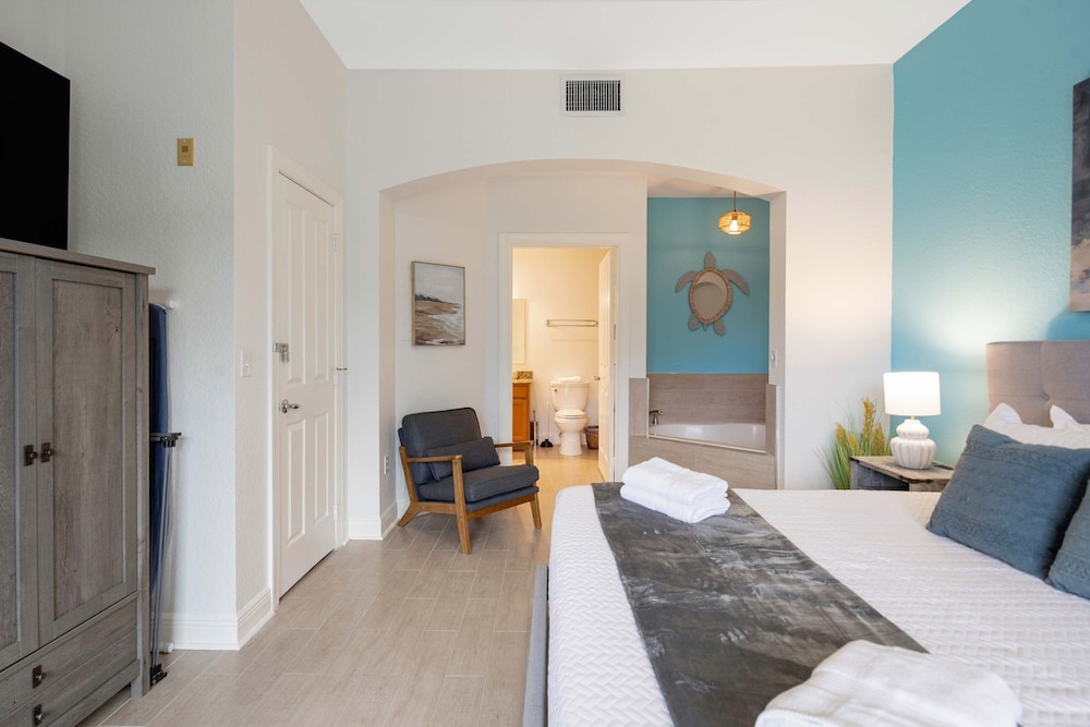 Sunset Views and Serenity - Reunion Escape for 4
