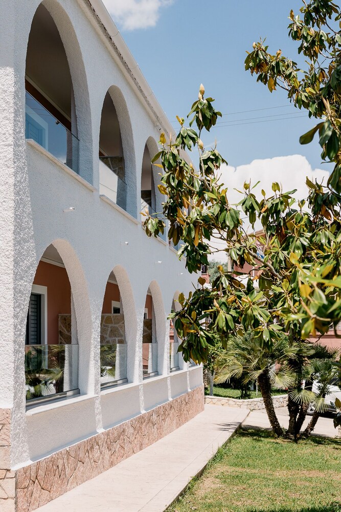 Mathraki Resort