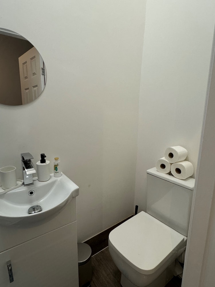 Studio - Sleeps 2 - Parking - Close to Paddington