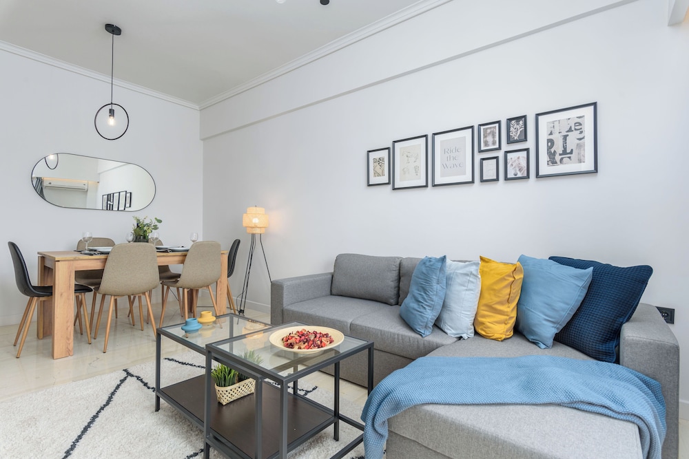 Zeus 2-Bedroom Apt with Acropolis View