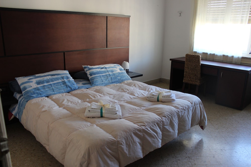 Double H Ungheria en Palermo — bedroom