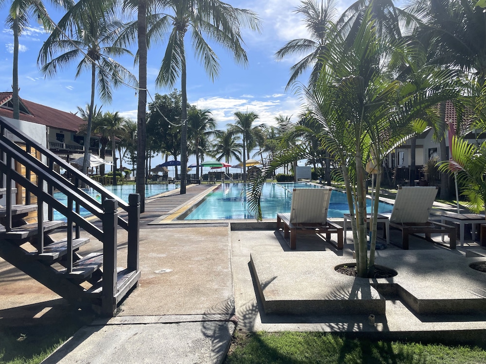 Dolphin Bay Beach Resort