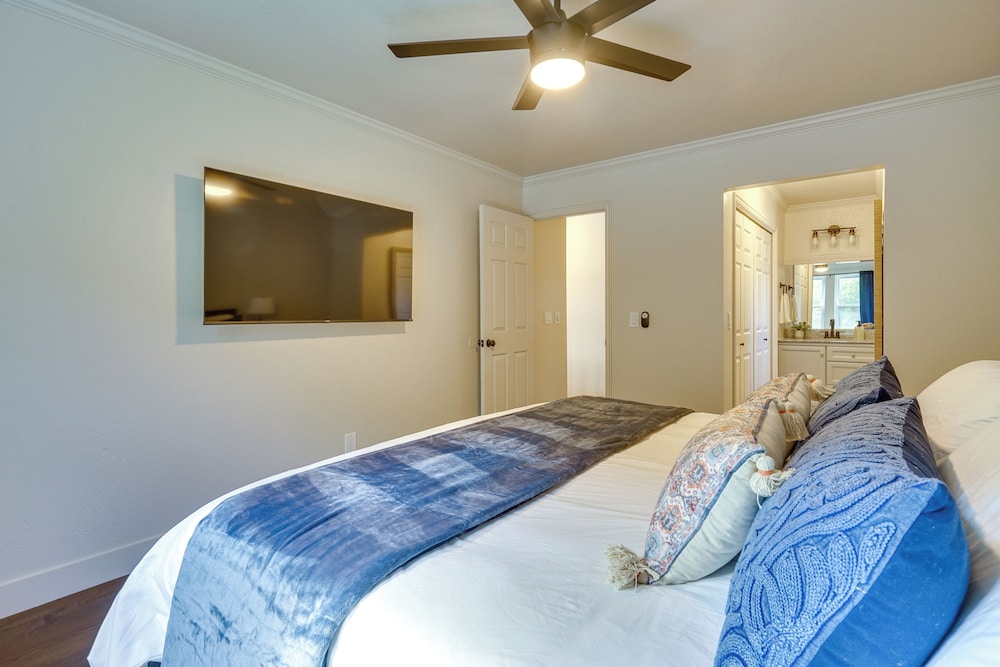 Mtn Views & Canyon Access: Cottonwood Heights Home