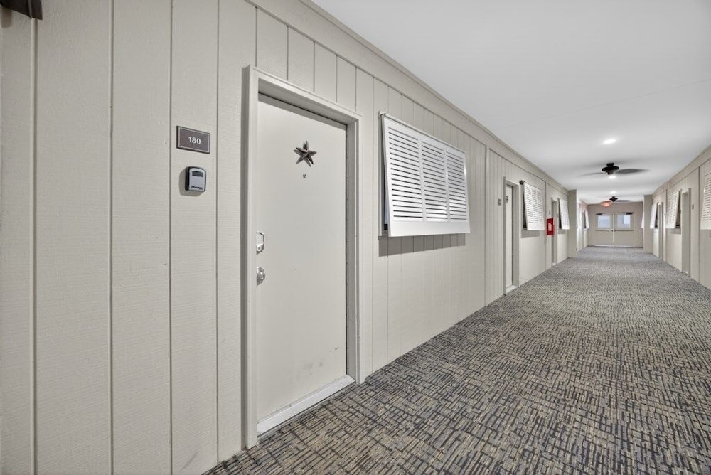 South End - 180 Sea Side Villas 1 Bedroom Condo