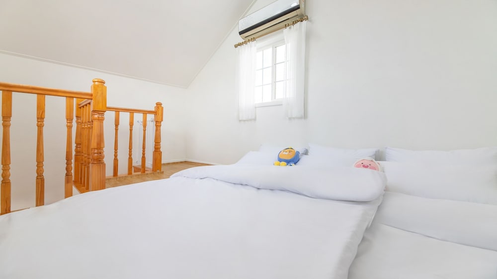 Ganghwa Hi Mom Kids Spa Pension Yellow