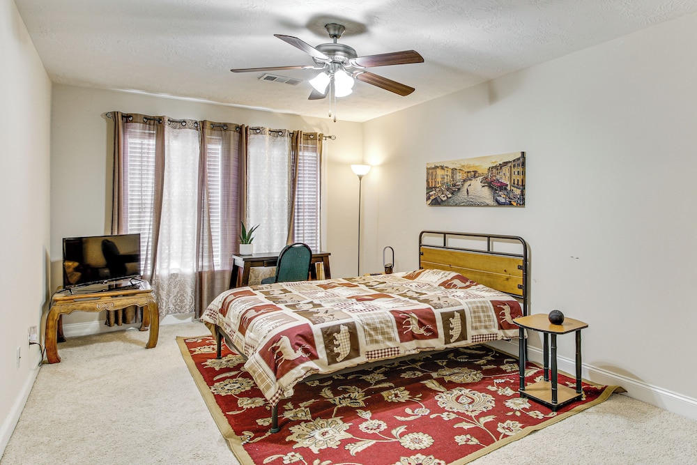 7 Mi to Dtwn Augusta: Townhome Near Shops & Eats!
