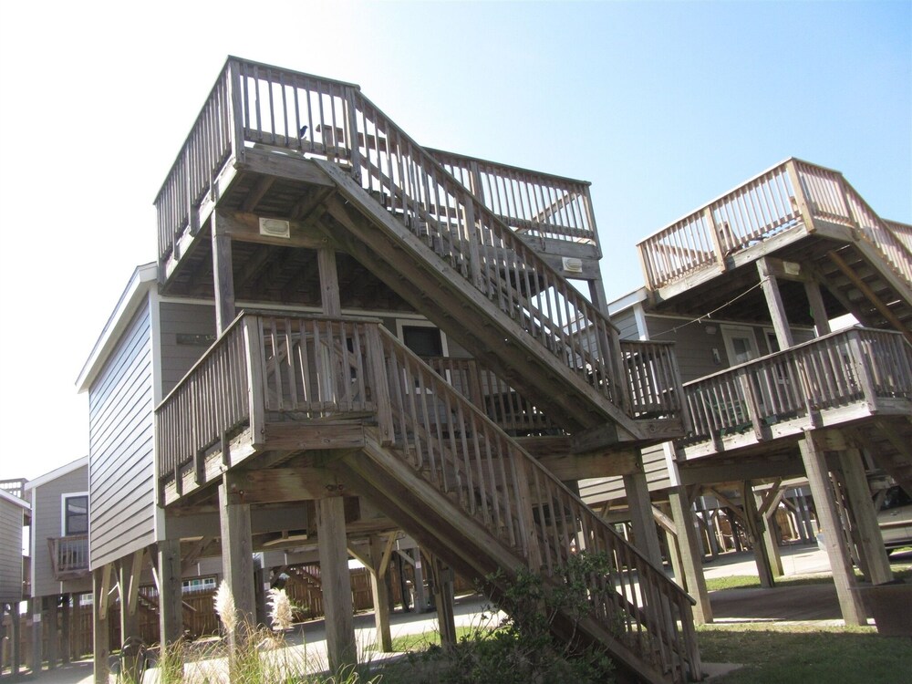 16 License To Chill 1 Bedroom Condo by RedAwning