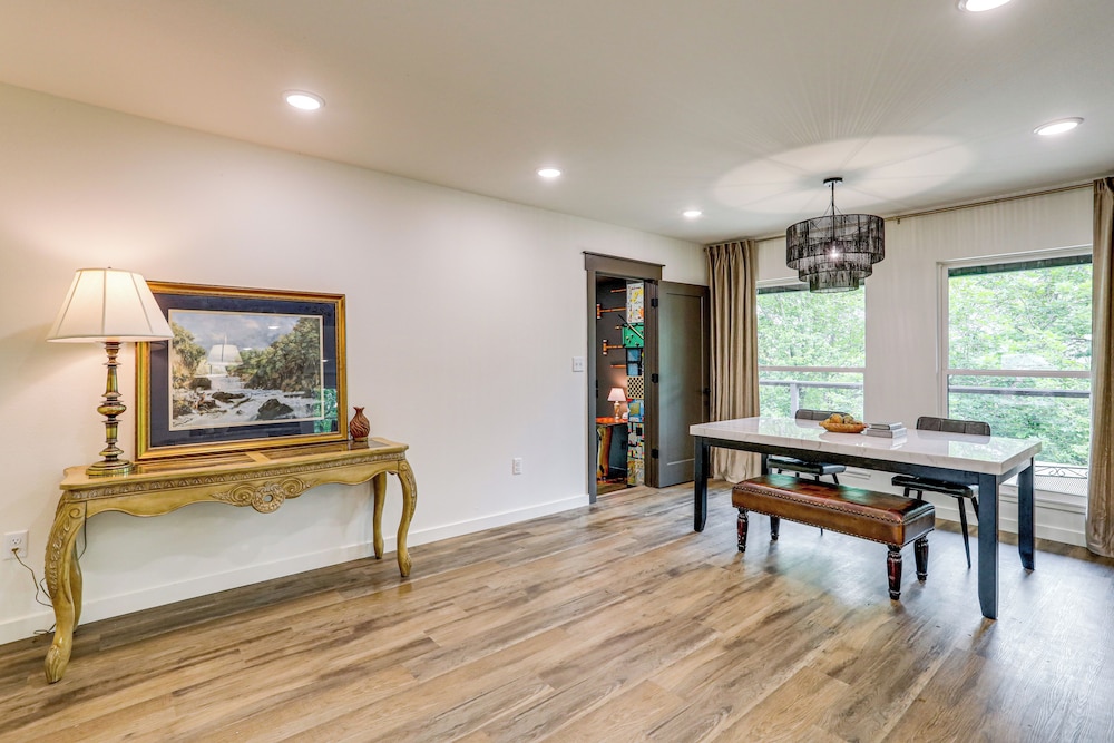 Greers Ferry Lake Retreat: Game Room + Fire Pit!