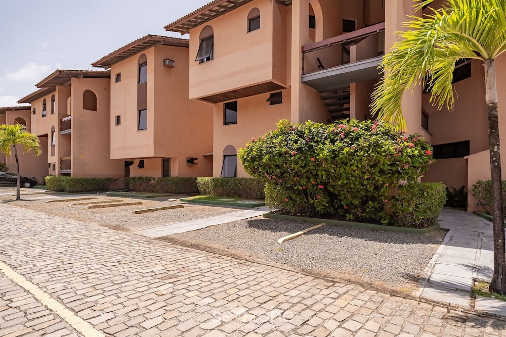 Condominium With Gym and Pool in Guarajuba - Camacari GSH