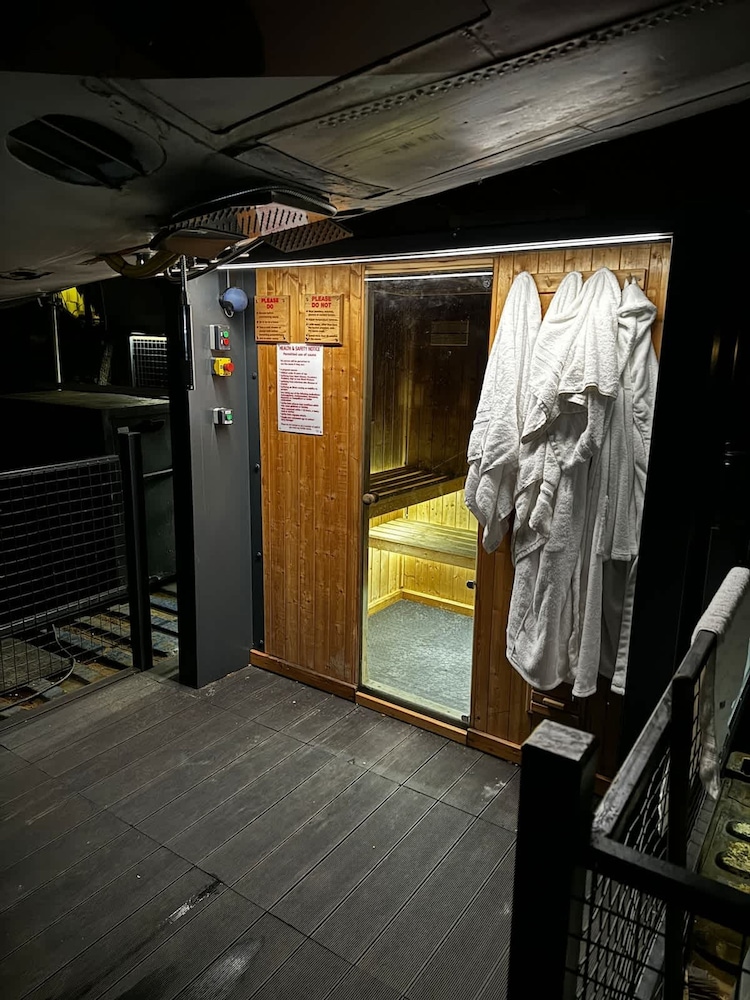 Boeing Airliner Private Jet With hot tub and Sauna