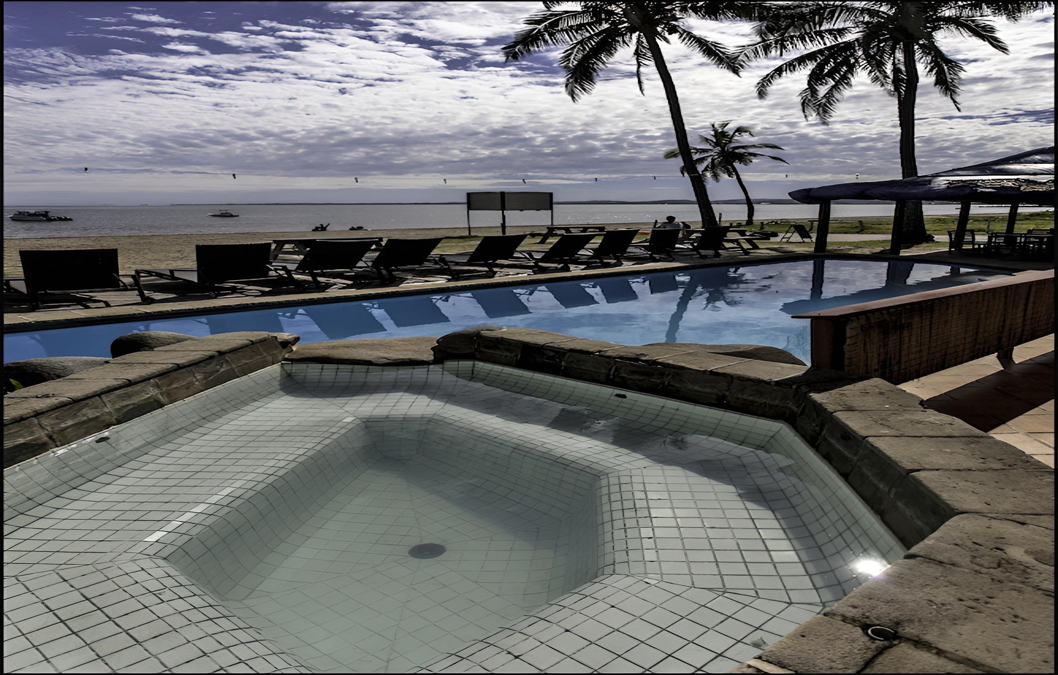 Travellers Beach Resort - Hostel