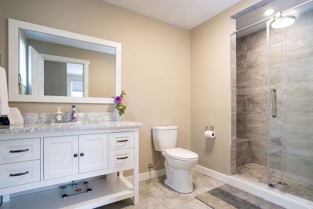 Revelstoke Lakehouse by Revelstoke Vacations