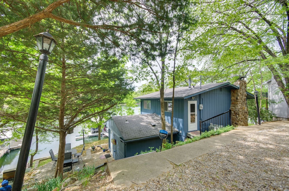 Private Dock: Waterfront Gem on Lake of the Ozarks view 5