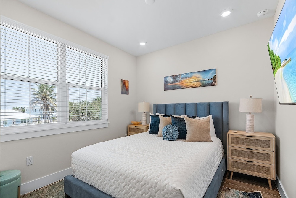 209 Seabreeze Escape: NEW Spacious 5-Bedroom Pool Home 5 Home