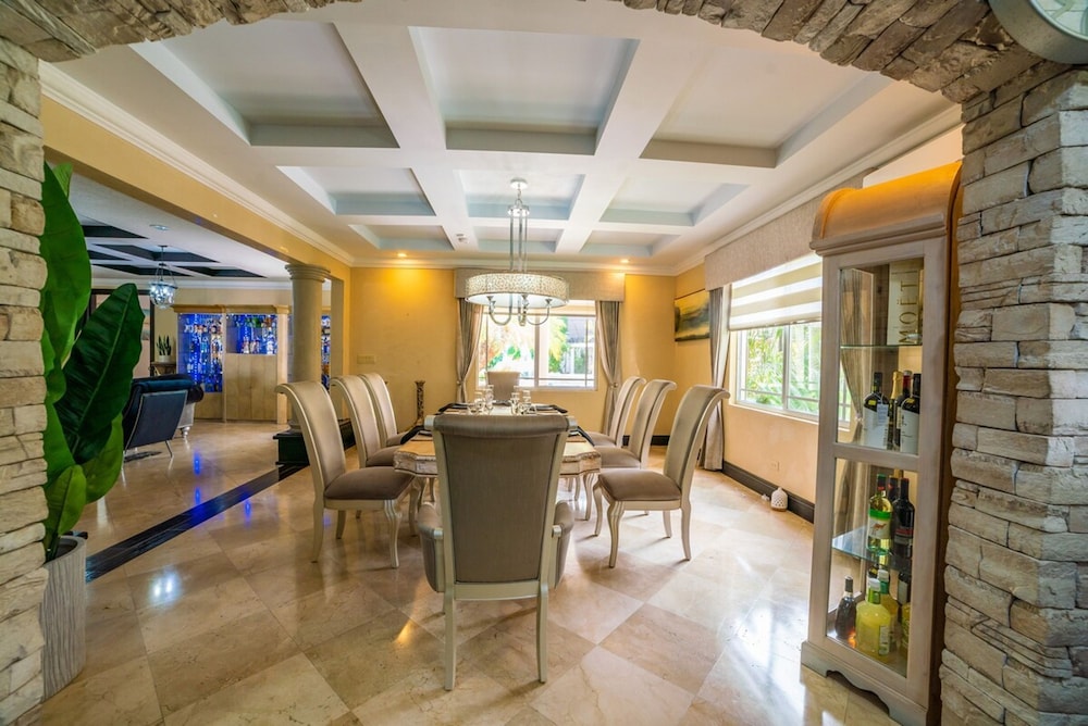 Orchids Palms Luxury Villa Pool Chef Hot Tub Airport Pickup