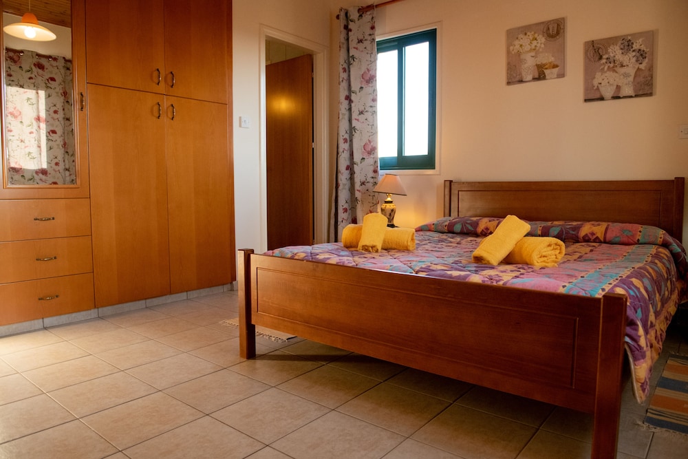 Adonis Villa