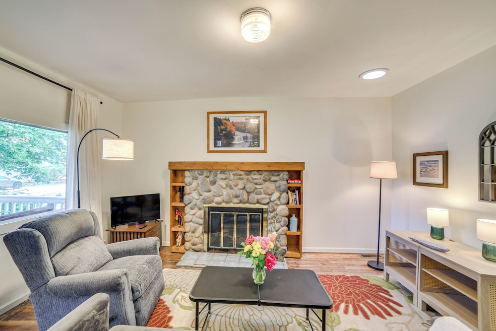 Steps to Lake Huron: Retreat w/ Yard in St Ignace
