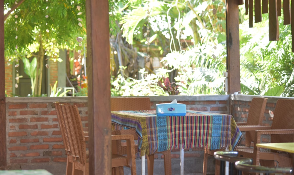 Del Mar Home Stay and Cafe