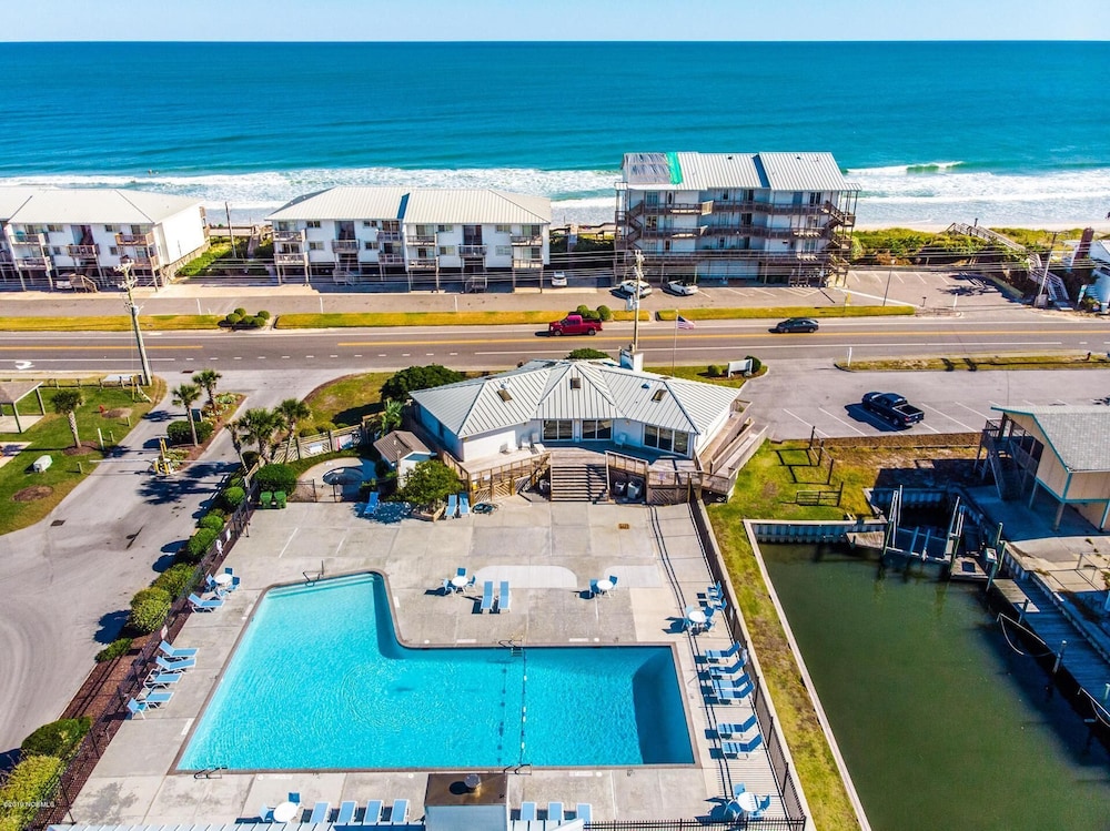 Queens Grant by Topsail Realty