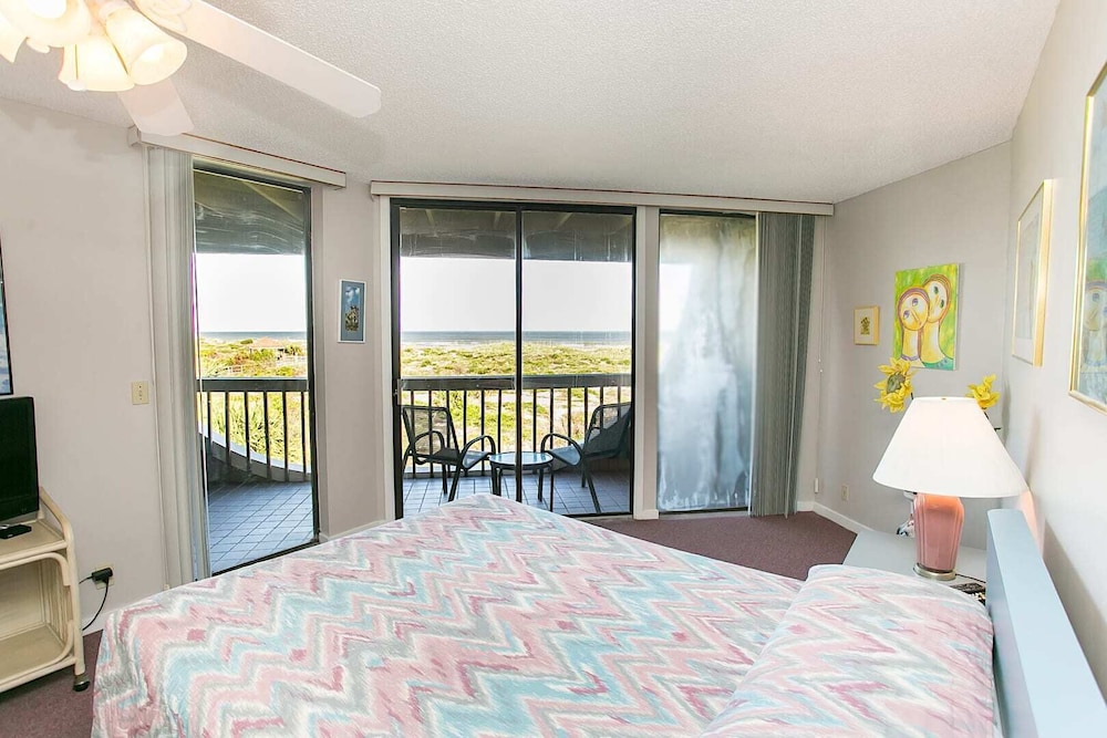 Oceanfront Luxury: 2BR Condo, St. Augustine