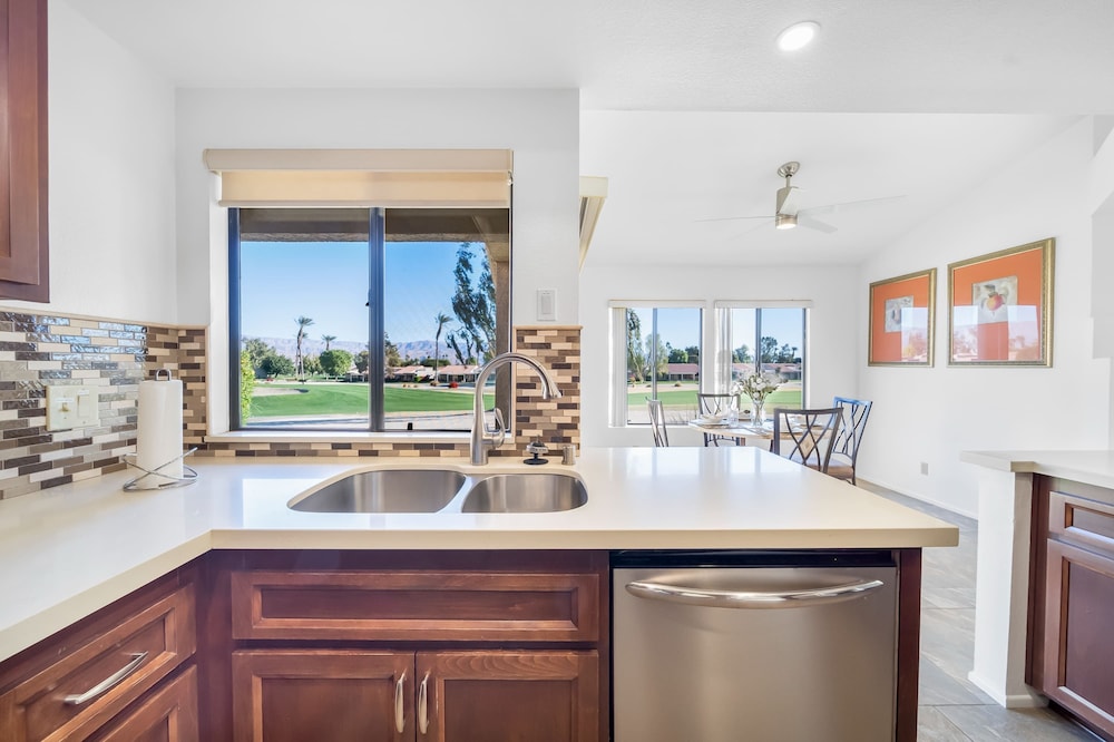 Charming Condo With Golf Course View