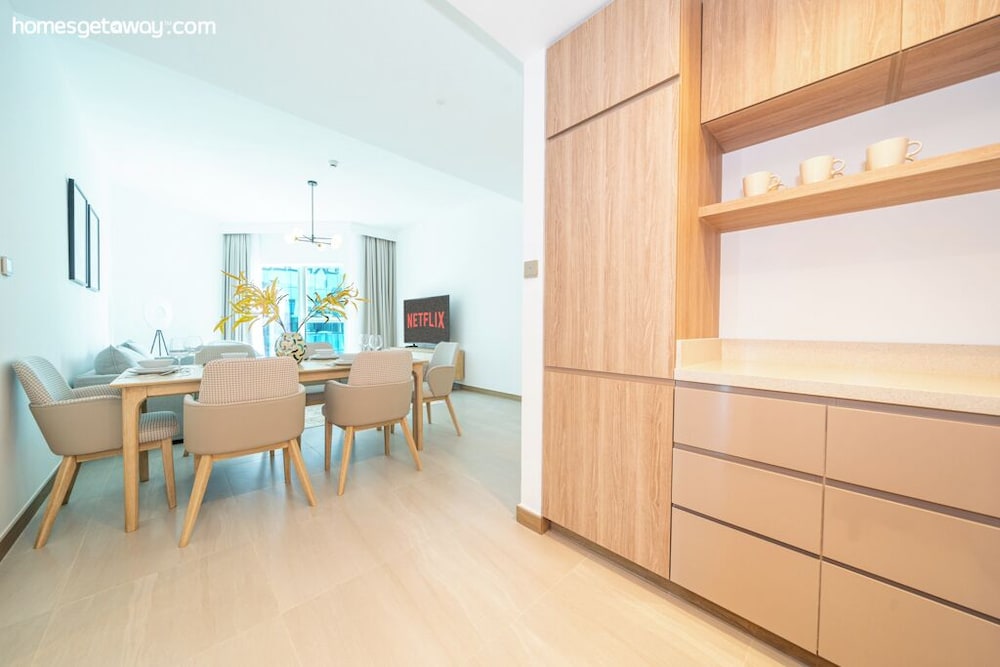 Stunning 2BR Apt – High-Floor with Breathtaking Views