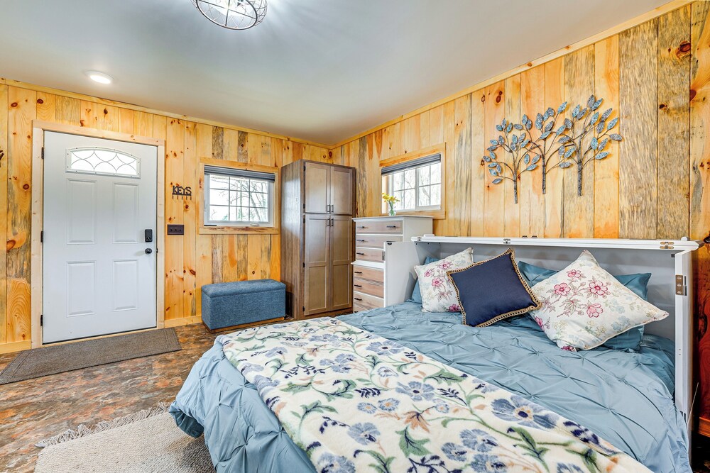 Boat, Fish & Hike: Cozy Getaway in Twin Lake!
