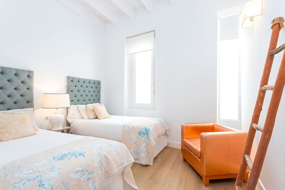 Genteel Home Julio Cesar