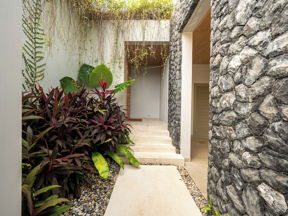 Exclusive villa in Botanica The Nature
