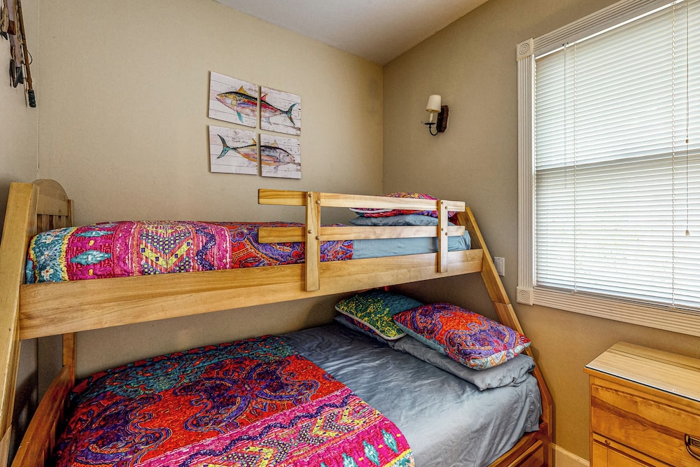 Charming Suwanee House and Bungalow!