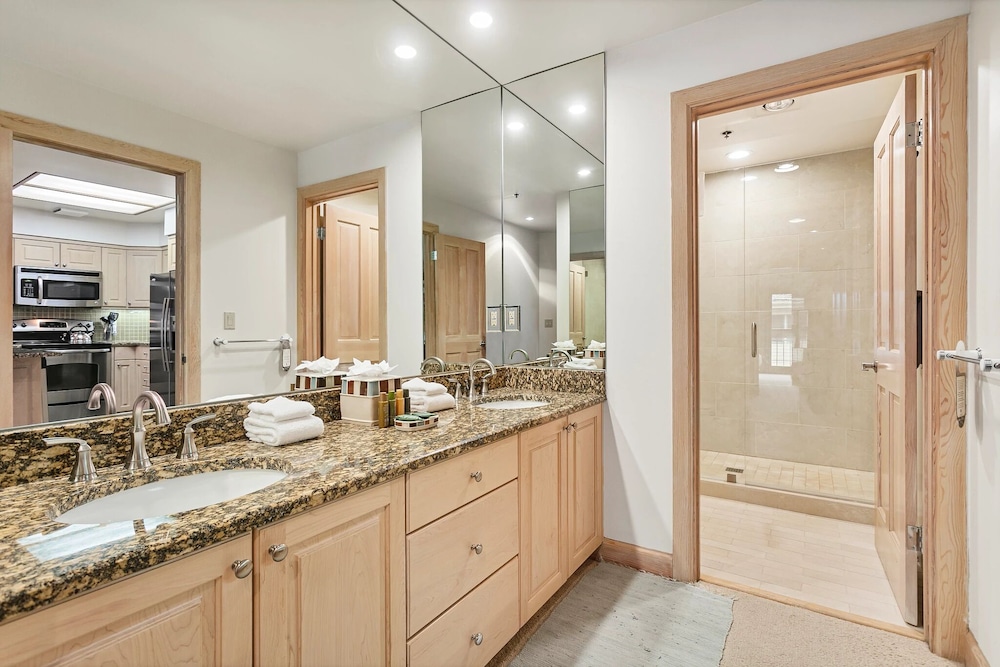 Royal Plaza at Deer Valley Resort - One Bedroom Condo #302 1 Condo
