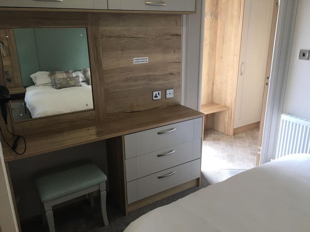 Prime Location 3-bed Chalet in Seal Bay, Selsey view 5