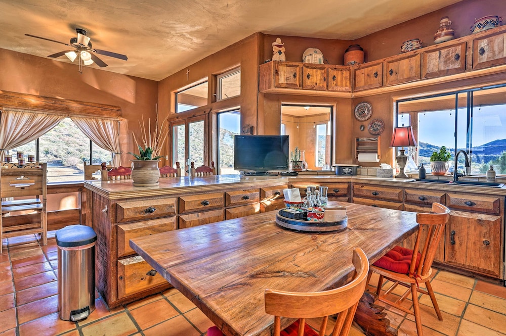 Mountain Views & Grill Space: Adobe Arizona Home view 5