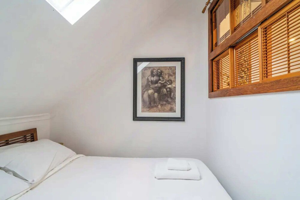 Cozy Apartment w/ Terrace Close to City Center