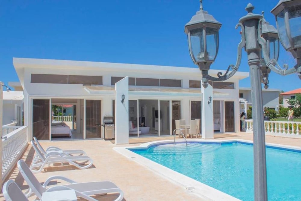 Romantic two Bedroom Deluxe Villa With all Modern Conveniences