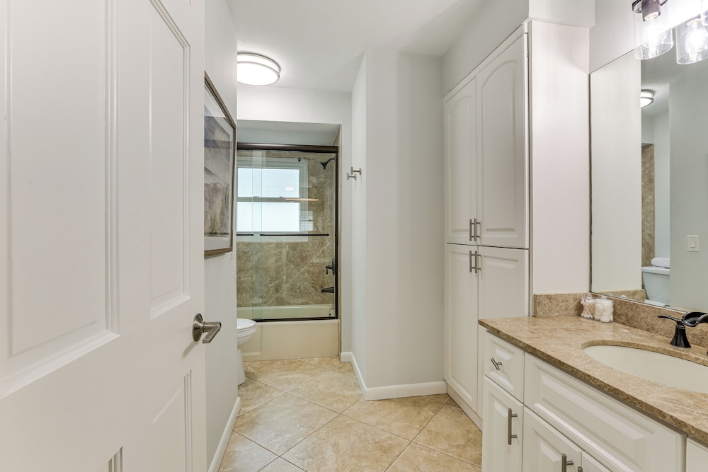 1 Mi to Vanderbilt Beach! Family Home on 500 Block