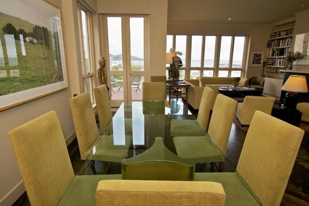 Embarcadero Vista Apartment view 4