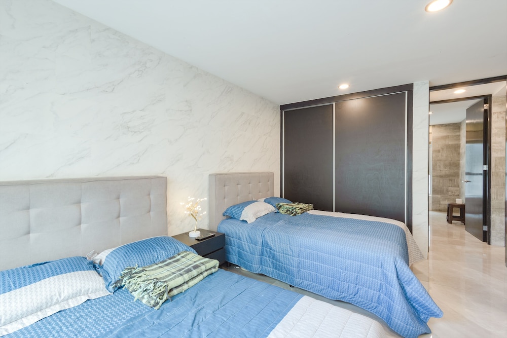 Homey 2BD w Gym Cibeles La Roma view 3