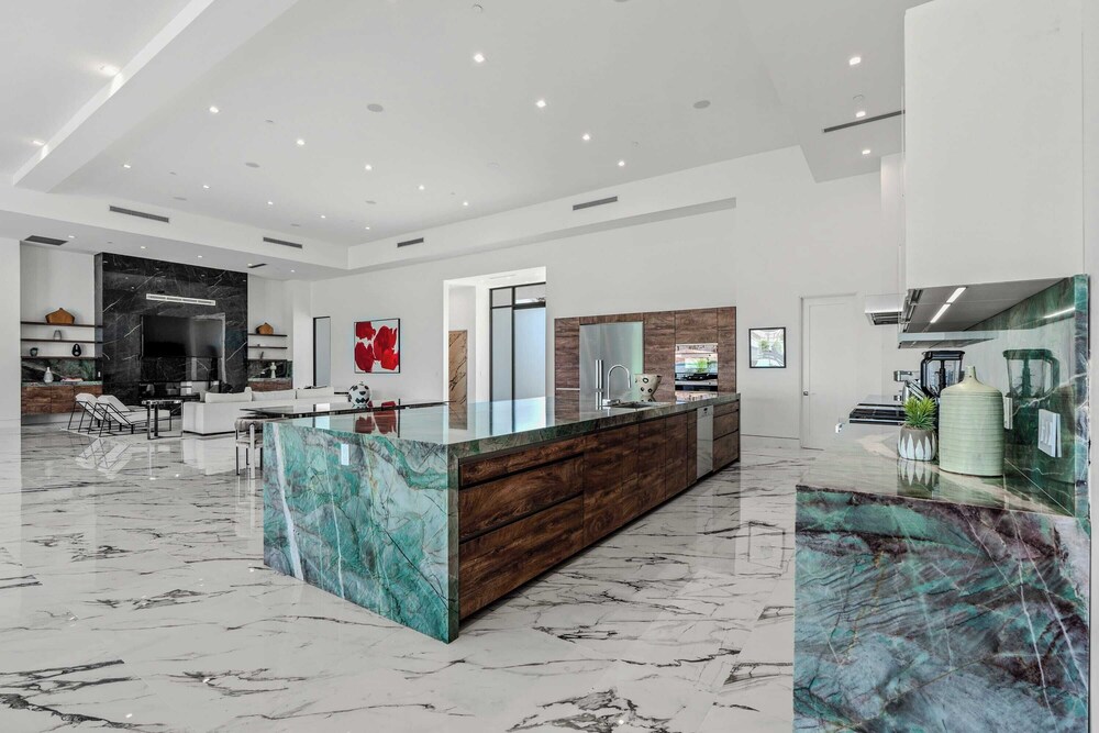 Indio Stay w/ Exclusive Amenities Pool, Hot Tub, Spa, Firepit Bravo Villa #16 by Avantstay
