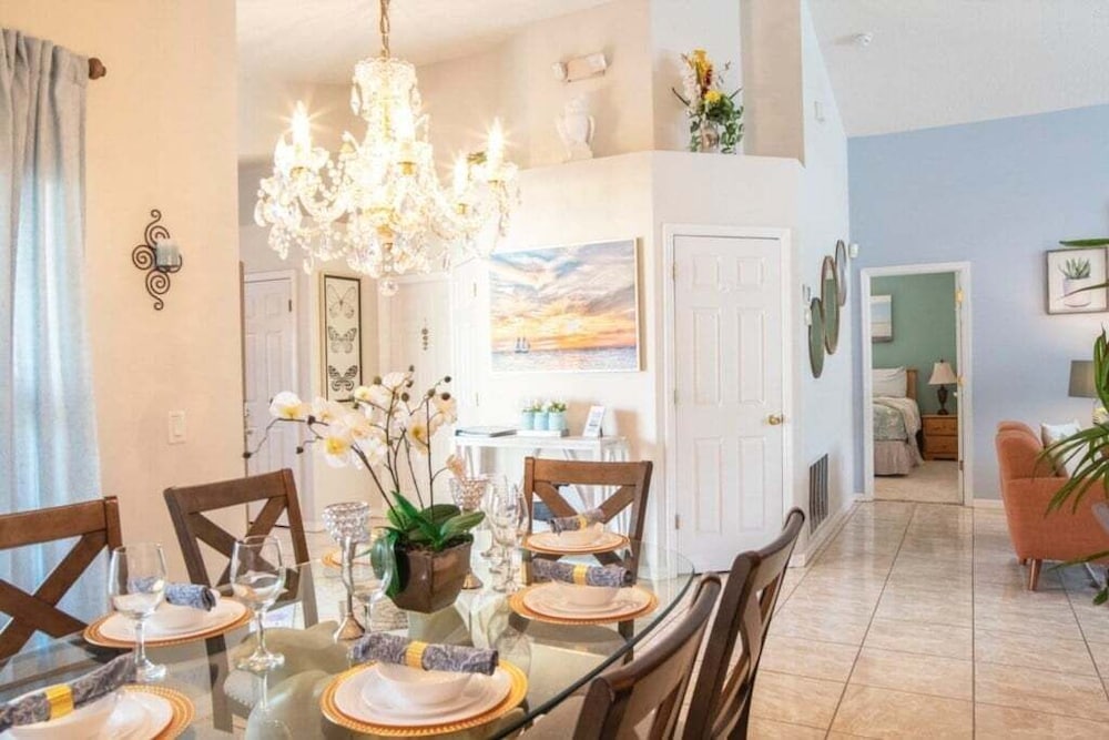 Super Mario Hideaway - Pool, Spa, Game Room Fun! 4 Bedroom Villa