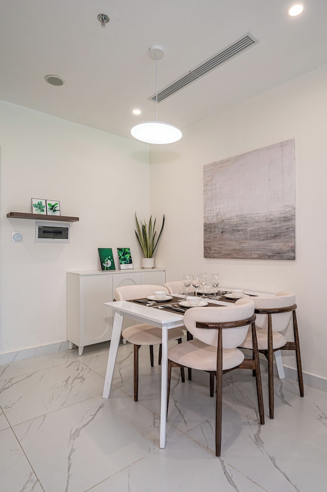 LA Nest - The Green Nest